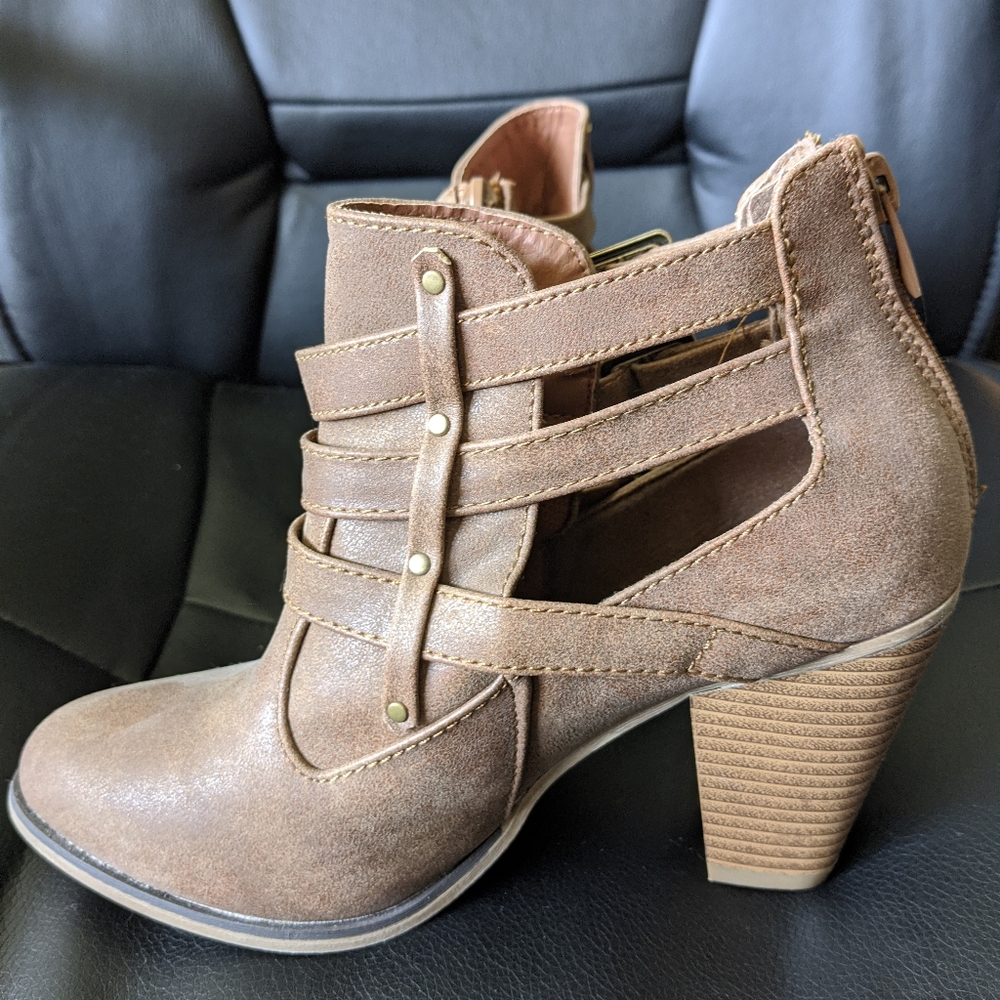 Brown chunky heeled bootie